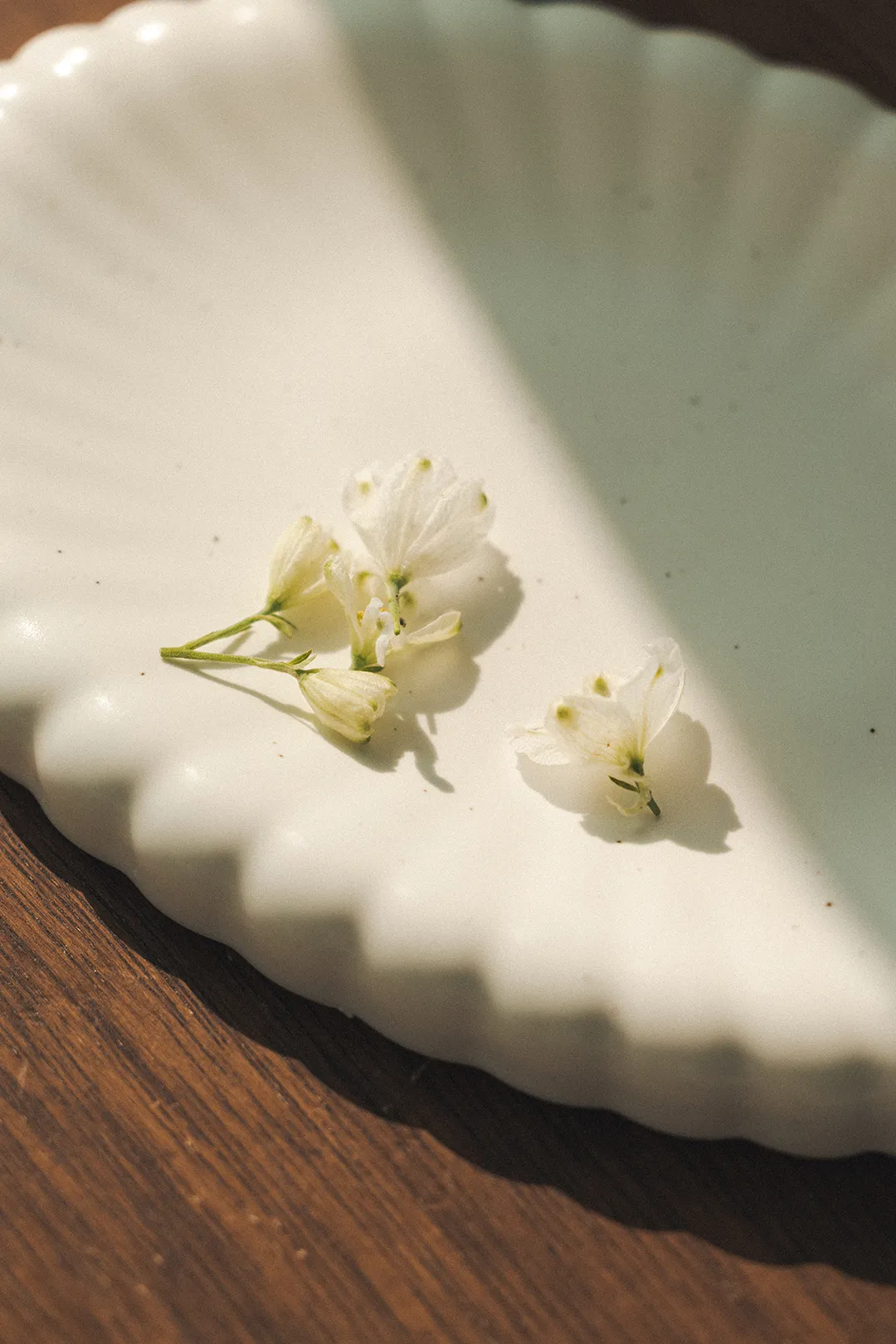 Blooming Double-Sided Oval Plate