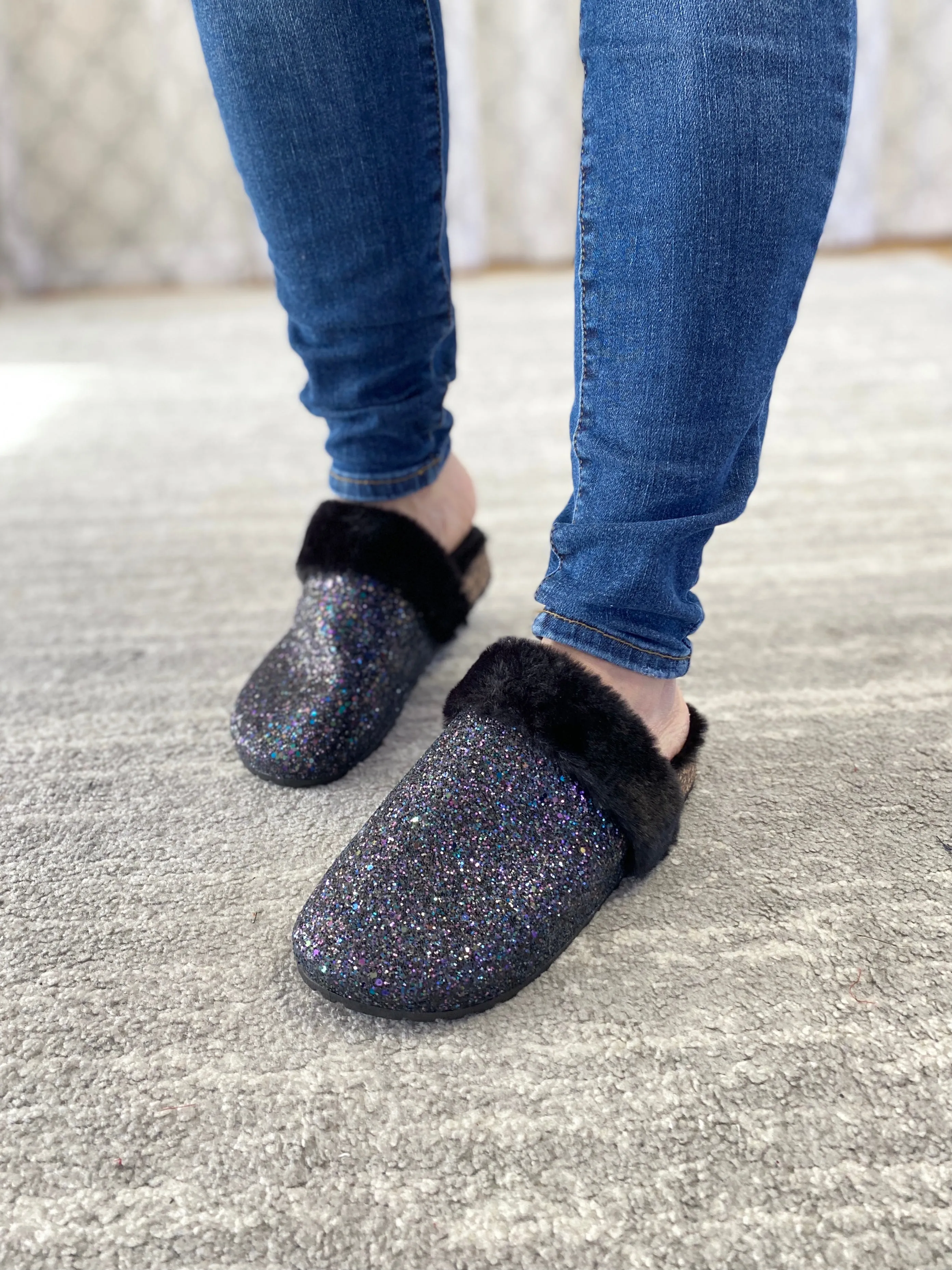 Sparkle & Shine Slides in Black